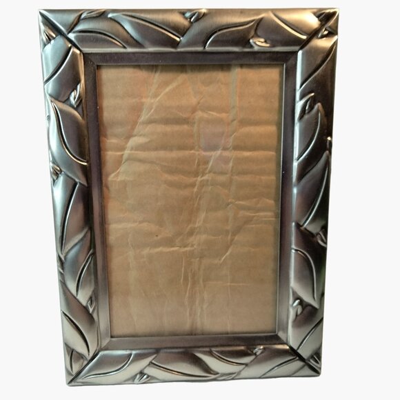 Decorative Silver Tone Picture Frame  Leaf Design Free Standing Desktop 3 x 5 - Picture 1 of 5